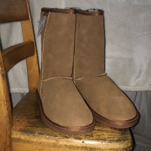 ***NWT*** MINNETONKA boots!